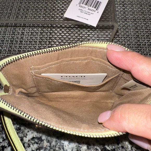 Coach Pale Lime Green Wristlet ~ New with Tags ~ 58032 - Picture 4 of 8